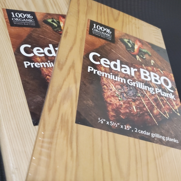 4 Cedar Grilling Planks - Picture 1 of 7